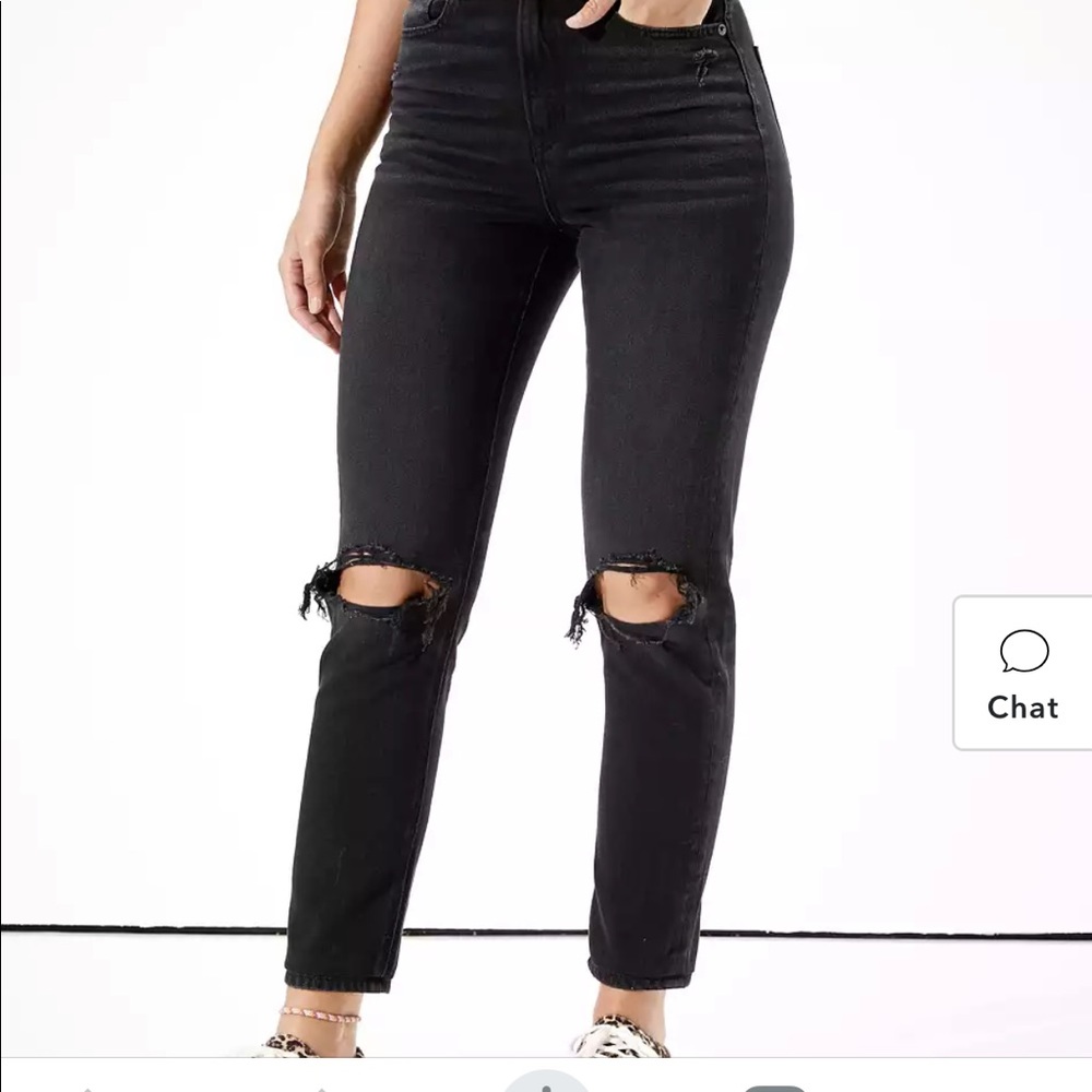 American eagle ripped mom jean in black size 2 short. Never worn but no tags